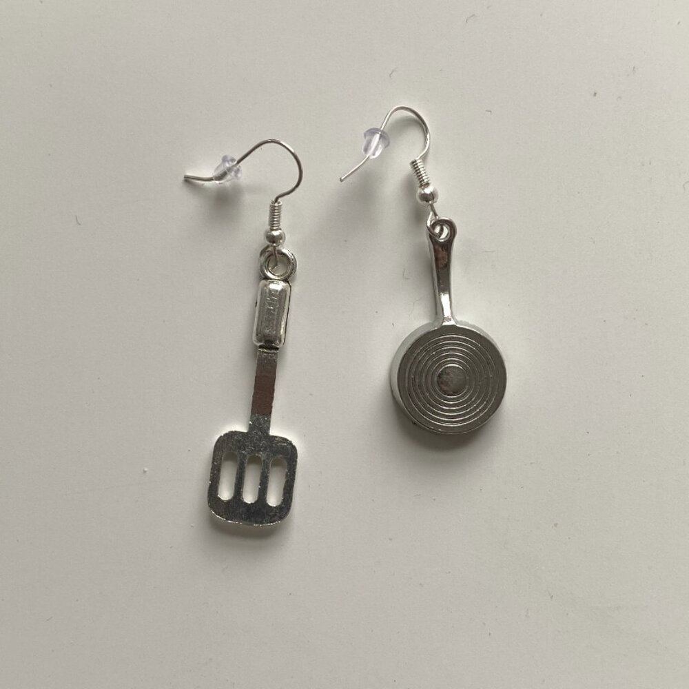 Handmade STAINLESS STEEL Earrings Fried Egg Frying Pan Novelty Food Silver Tone - Picture 5 of 7